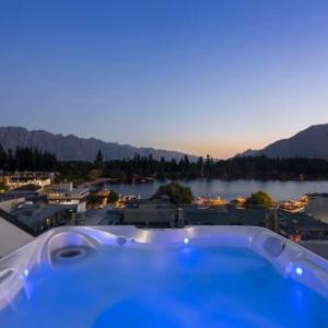 Shotover Penthouse  Spa by Staysouth Queenstown
