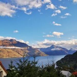 Sunset Holiday House-shared 3 bedrooms Villa in Queenstown
