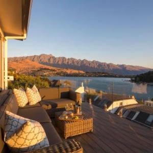 Lakefront Luxury by Amazing Accom Queenstown 