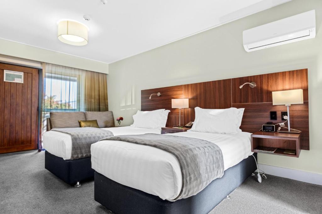 Holiday Inn Queenstown Frankton Road - image 3