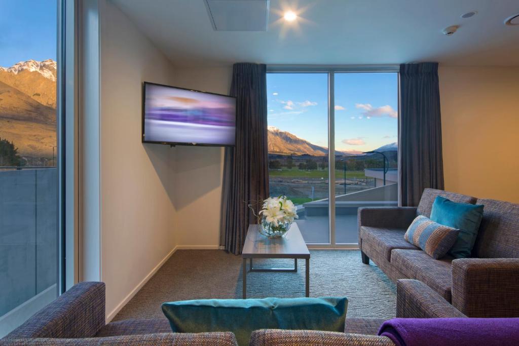 Ramada Suites by Wyndham Queenstown Remarkables Park - image 4