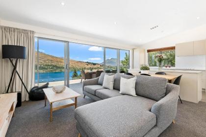 Remarkable Views on Goldrush Way - Queenstown Holiday Home - image 1