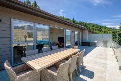 Remarkable Views on Goldrush Way - Queenstown Holiday Home - image 15
