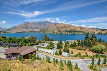 Remarkable Views on Goldrush Way - Queenstown Holiday Home - image 4