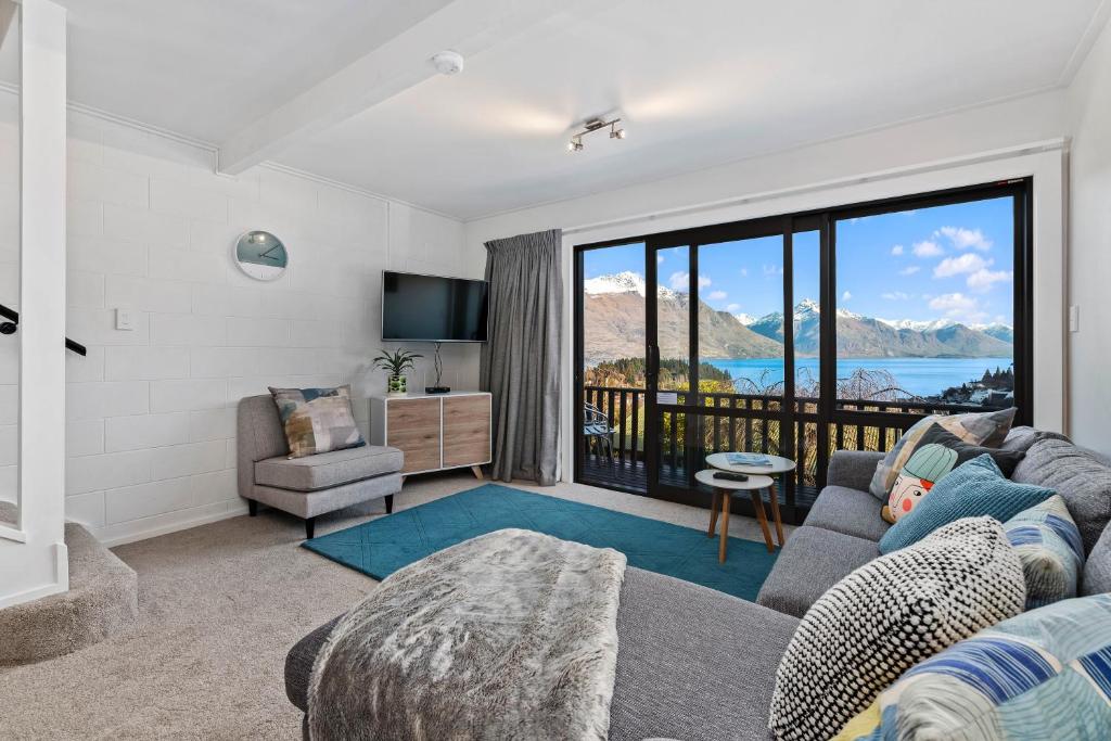 Central Queenstown Malaghan Apartment - main image