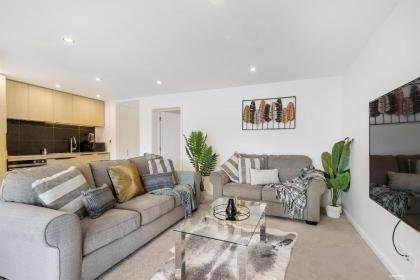 Executive Living in Bluewater - image 12