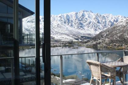 Remarkable Lake View Townhouse Queenstown Hill - image 6