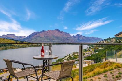 Queenstown Lake Views - Upstairs Apartment - image 1