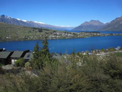 Fantail on Goldleaf   Queenstown Holiday Home 