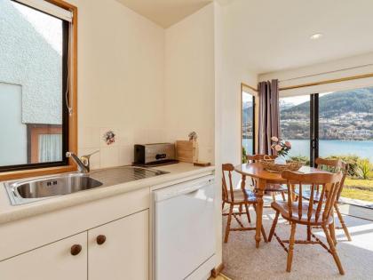 Lakefront Cottage - Queenstown Holiday Unit - image 2