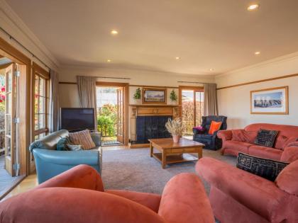 McAlister House - Queenstown Holiday Home - image 10
