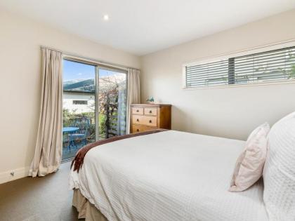 Lake Views on Yewlett - Queenstown Holiday Home - image 9