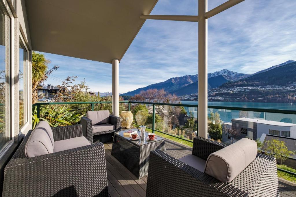 Lake View on Lewis - Queenstown Holiday Home - main image