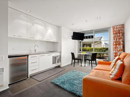 Top of the Lake - Apartment - image 7