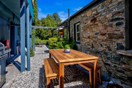 Historic Stonehouse & Alley Cottage - Sleeps 14 with spa pool - image 7