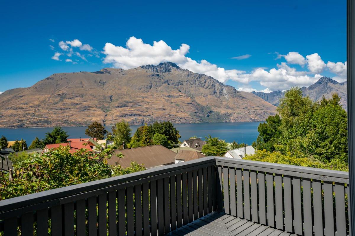 Arawata Lodge - Queenstown Holiday Home - main image