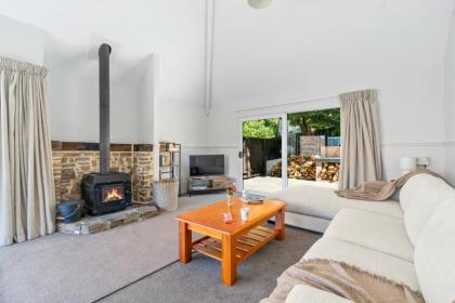 Arawata Lodge - Queenstown Holiday Home - image 2