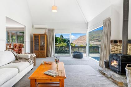 Arawata Lodge - Queenstown Holiday Home - image 6