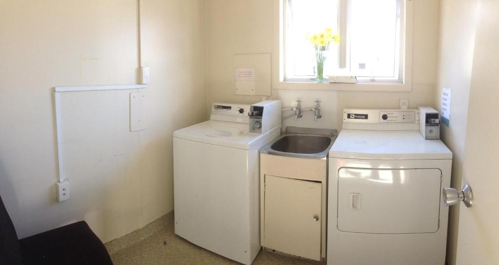 Amber Lodge Motel - image 6