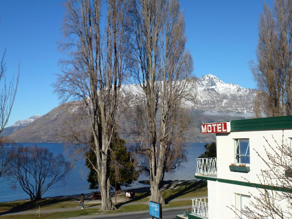Lakeside Motel - main image