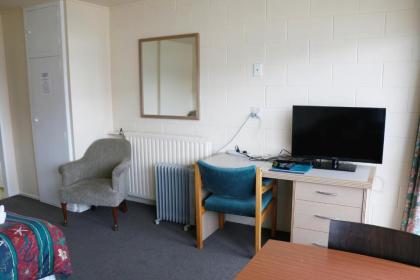 Lakeside Motel - image 16