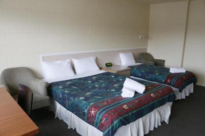 Lakeside Motel - image 19