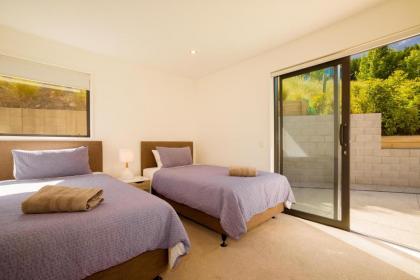 Doc Wells Lane Luxury Apartment - image 12