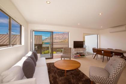 Doc Wells Lane Luxury Apartment - image 15