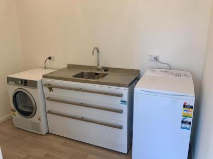 Doc Wells Lane Luxury Apartment - image 5