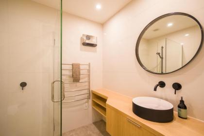 Doc Wells Lane Luxury Apartment - image 7