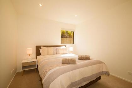 Doc Wells Lane Luxury Apartment - image 8