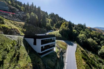 The Bunker House A - image 4