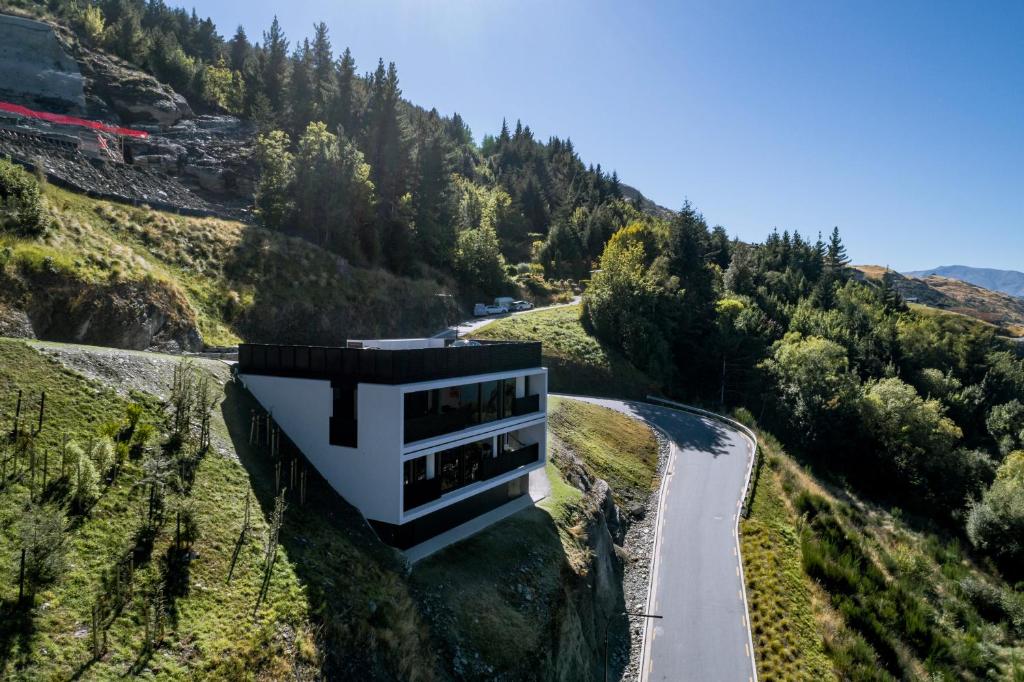 The Bunker House A - image 4