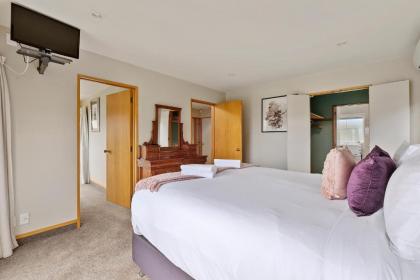 Lakeside Indulgence on Wilmot - image 12