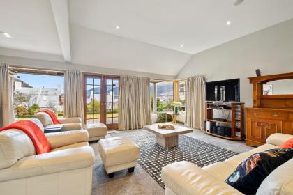 Lakeside Indulgence on Wilmot - image 4