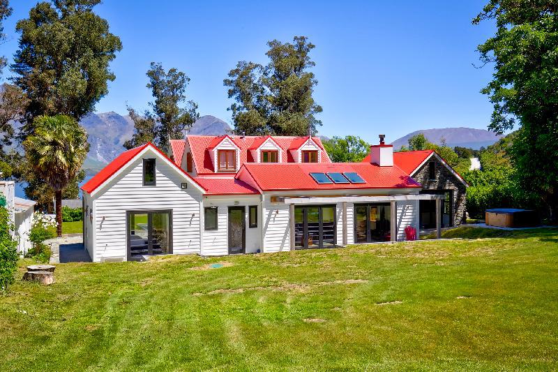 Lakeside Bliss Homestead - image 4