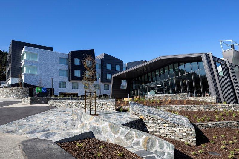 Holiday Inn Express And Suites Queenstown - main image