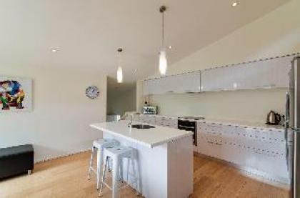 Highview Retreat - Huge holiday home in Queenstown - image 8