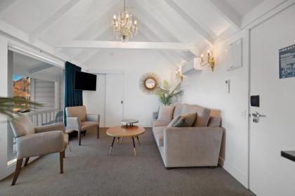 Lakeview Colonial Motel - image 22