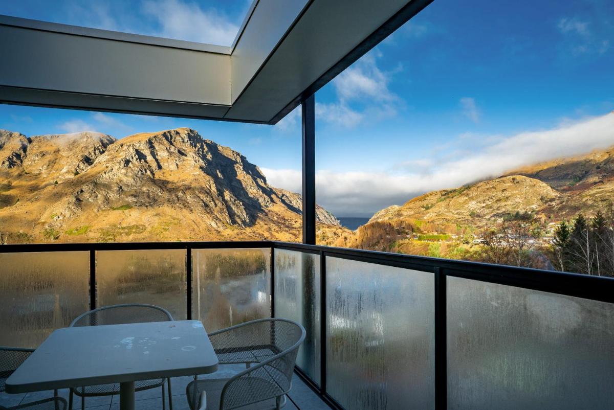 Riverview Penthouse - Apartment 19 - main image