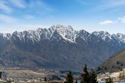 Lakeside Bliss - Queenstown Holiday Home - image 21