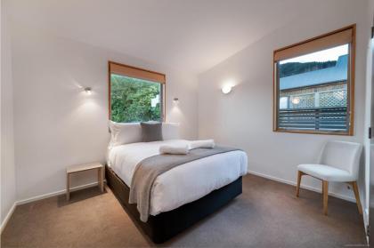 Whakata on Whitbourn - Luxury Retreat With Spa - image 21