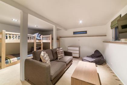 Whakata on Whitbourn - Luxury Retreat With Spa - image 22