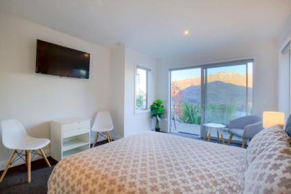 Hensman Haven - Queenstown Holiday Home - image 14