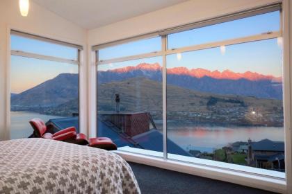 Hensman Haven - Queenstown Holiday Home - image 18