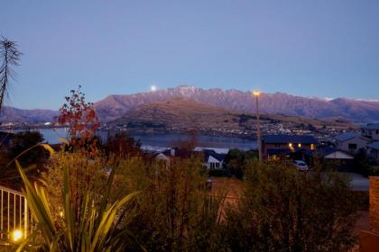 Hensman Haven - Queenstown Holiday Home - image 27