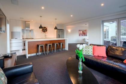 Hensman Haven - Queenstown Holiday Home - image 5