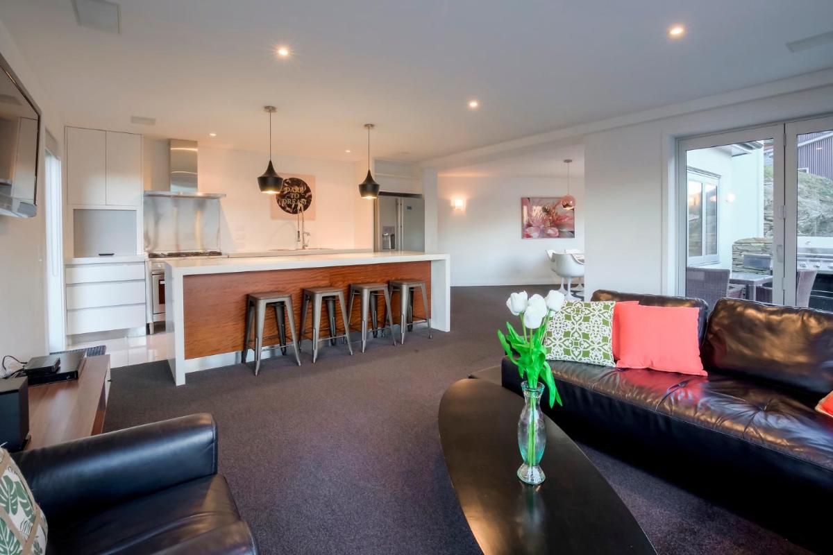 Hensman Haven - Queenstown Holiday Home - image 5