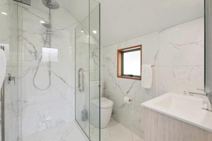 Ruby's Fernhill Vista - image 25
