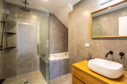 Elite Holiday Homes Queenstown - Blue Water Heights - image 22